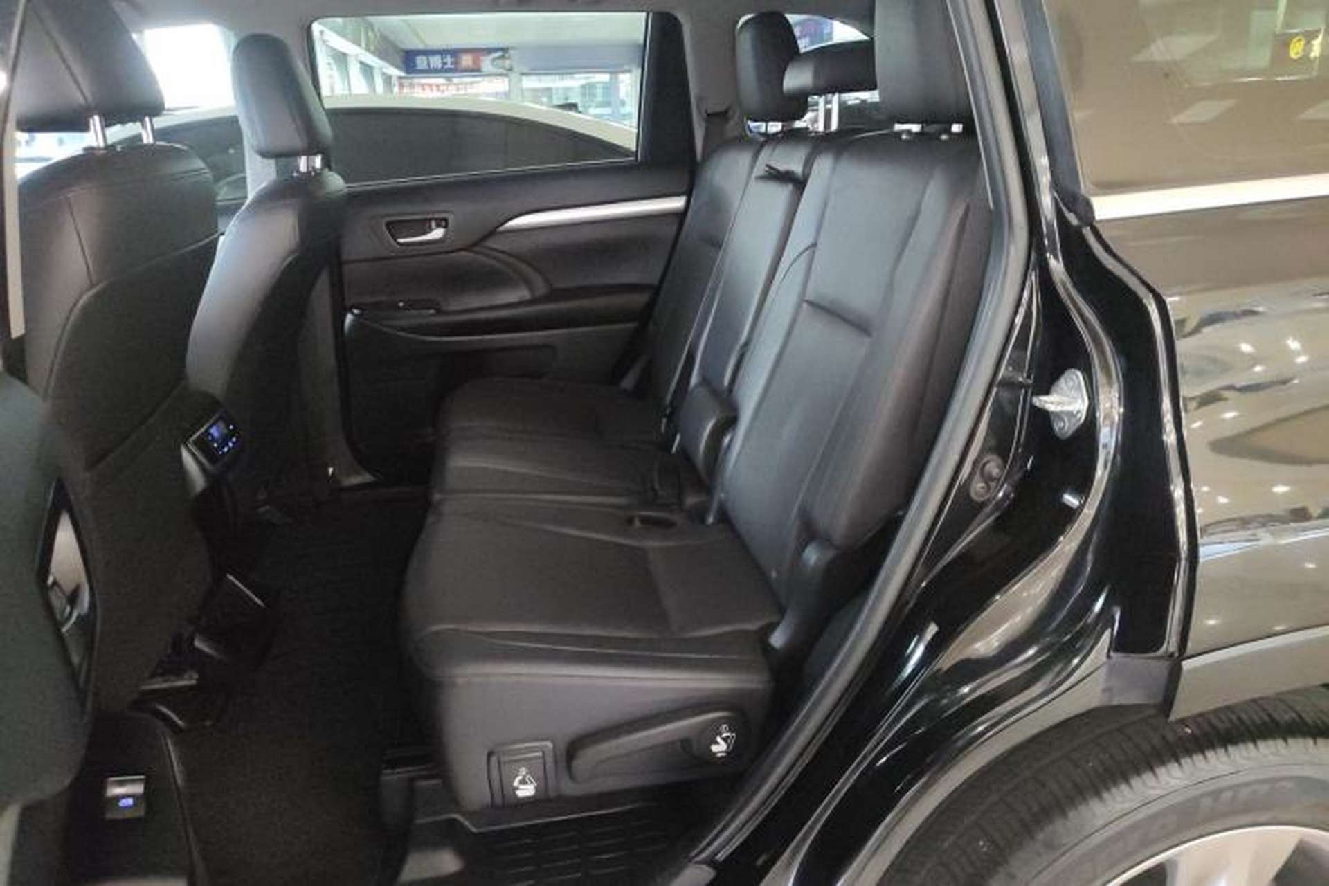 Used Toyota Highlander 2021 2.0T Two-Wheel Drive Luxury Edition 7 Seats Left Rear Seat