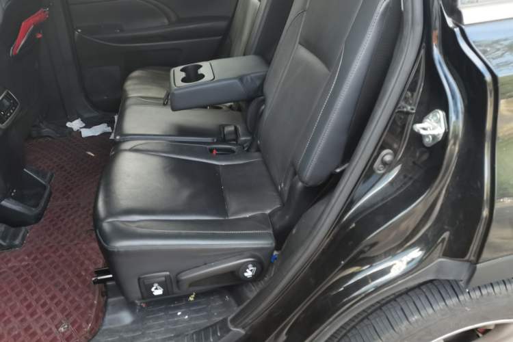 Used Toyota Highlander 2021 2.0T Two-Wheel Drive Luxury Edition 7 Seats Left Rear Seat