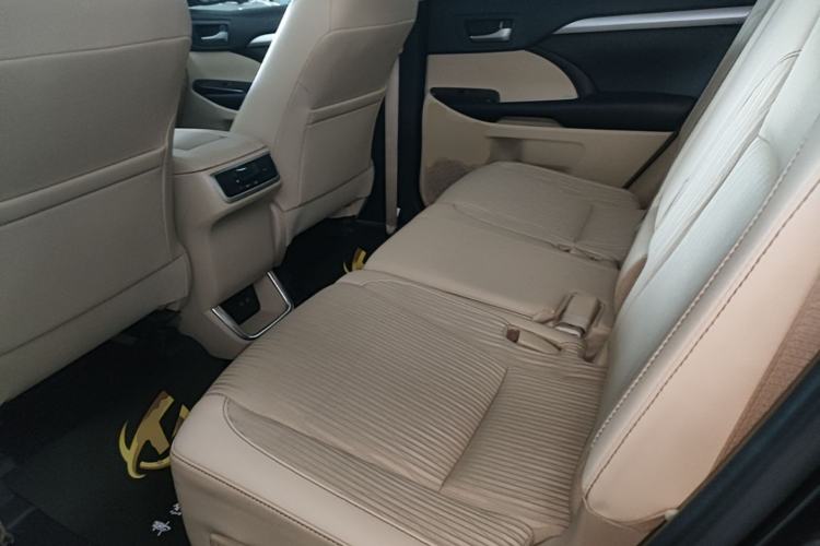 Used Toyota Highlander 2021 2.0T Four-Wheel Drive Elite Edition 7-Seater Left Rear Seat