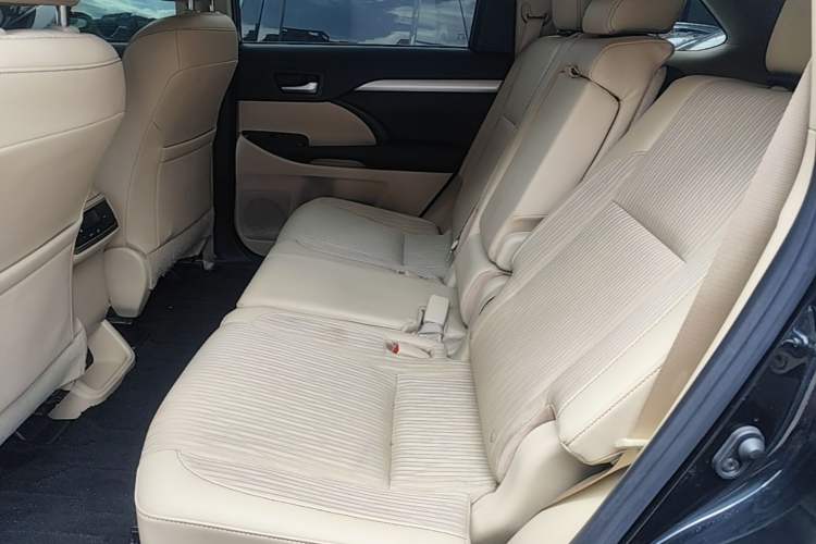Used Toyota Highlander 2021 2.0T Two-Wheel Drive Elite Edition 5 Seats Left Rear Seat