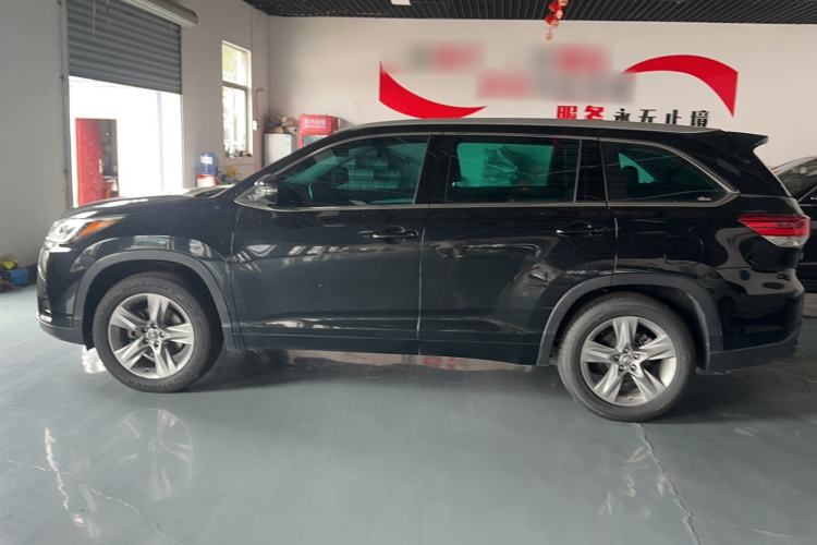 Used Toyota Highlander 2021 2.0T Two-Wheel Drive Luxury Edition 7 Seats Left Side