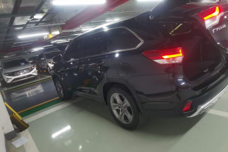 Used Toyota Highlander 2021 2.0T Four-Wheel Drive Luxury Edition 7 Seats Left Side