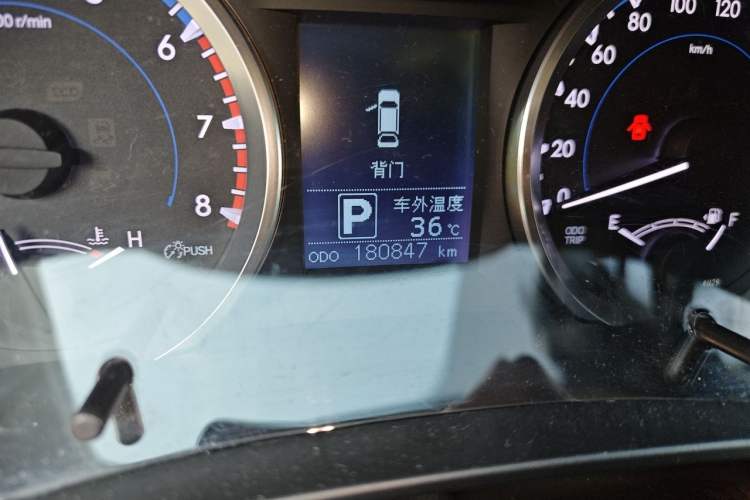 Used Toyota Highlander 2021 2.0T Four-Wheel Drive Elite Edition 7-Seater Odometer Close Up