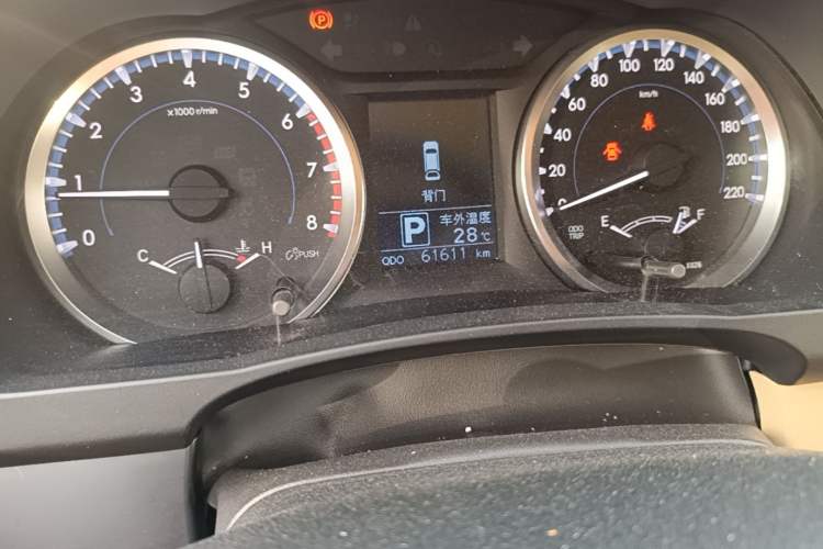 Used Toyota Highlander 2021 2.0T Four-Wheel Drive Elite Edition 7-Seater Odometer Close Up