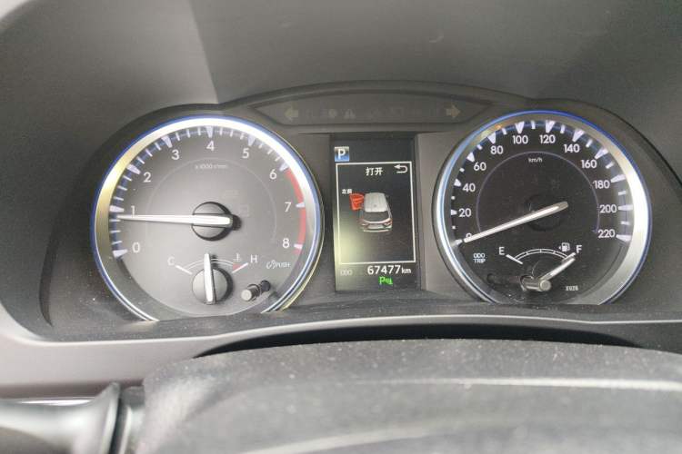 Used Toyota Highlander 2021 2.0T Four-Wheel Drive Luxury Edition 7 Seats Odometer Close Up