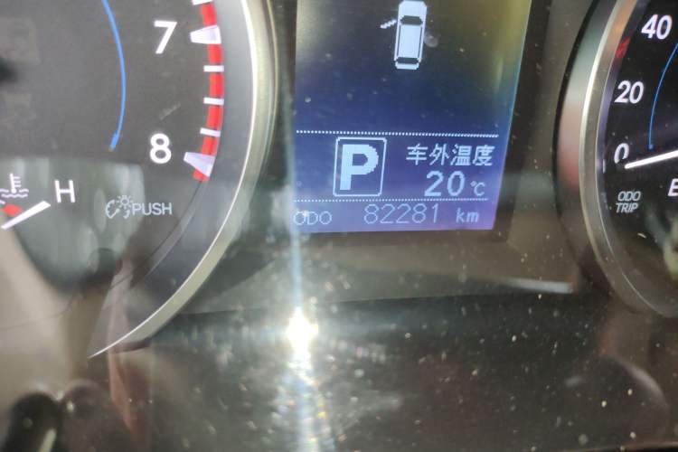 Used Toyota Highlander 2021 2.0T Two-Wheel Drive Elite Version 7-Seater Odometer Close Up