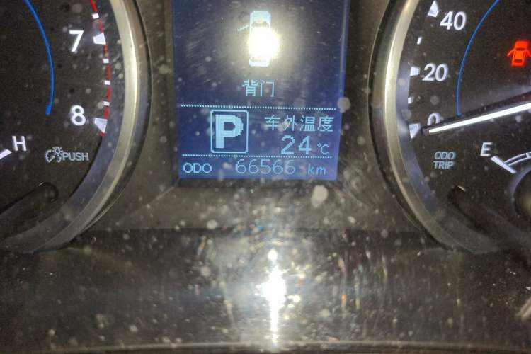 Used Toyota Highlander 2021 2.0T Two-Wheel Drive Elite Version 7-Seater Odometer Close Up