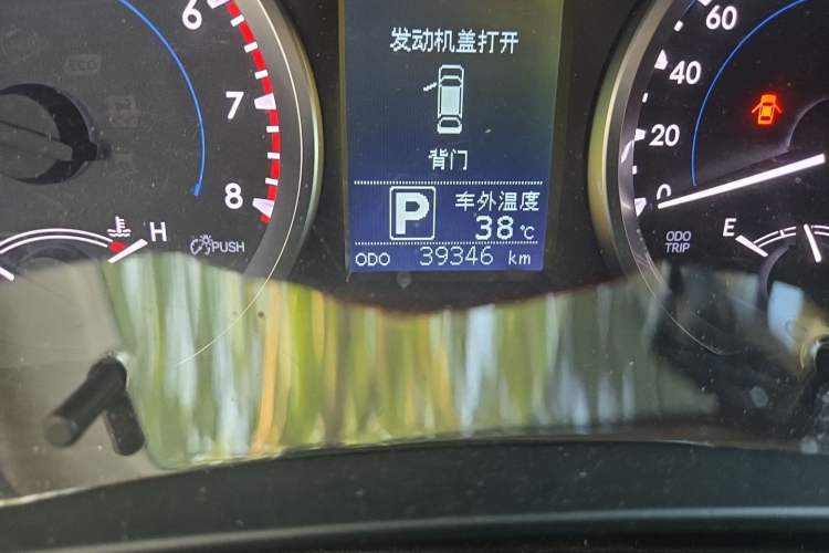 Used Toyota Highlander 2021 2.0T Two-Wheel Drive Elite Version 7-Seater Odometer Close Up