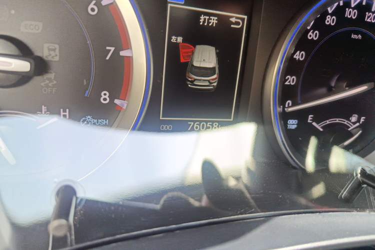 Used Toyota Highlander 2021 2.0T Four-Wheel Drive Luxury Edition 7 Seats Odometer Close Up