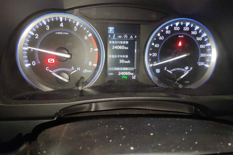 Used Toyota Highlander 2021 2.0T Four-Wheel Drive Luxury Edition 7 Seats Odometer Close Up