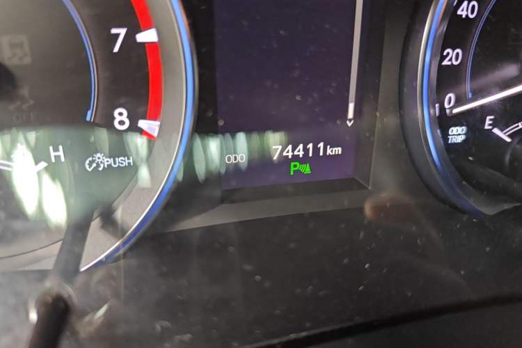 Used Toyota Highlander 2021 2.0T Four-Wheel Drive Prestige Version 7 Seats Odometer Close Up