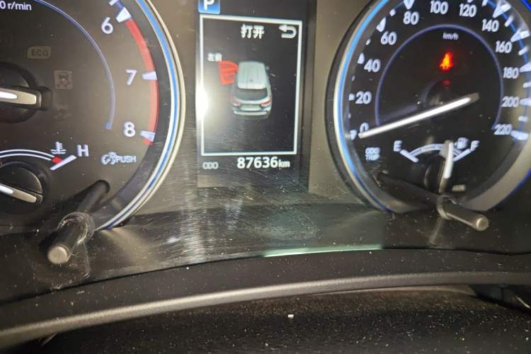 Used Toyota Highlander 2021 2.0T Four-Wheel Drive Luxury Edition 7 Seats Odometer Close Up