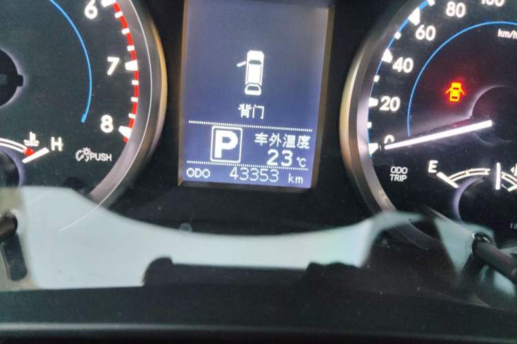 Used Toyota Highlander 2021 2.0T Two-Wheel Drive Elite Version 7-Seater Odometer Close Up