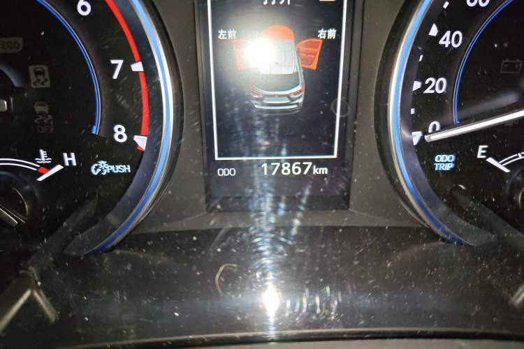 Used Toyota Highlander 2021 2.0T Four-Wheel Drive Luxury Edition 7 Seats Odometer Close Up