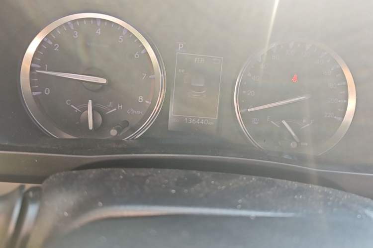 Used Toyota Highlander 2021 2.0T Four-Wheel Drive Luxury Edition 7 Seats Odometer Close Up
