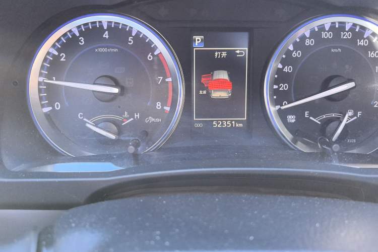 Used Toyota Highlander 2021 2.0T Four-Wheel Drive Luxury Edition 7 Seats Odometer Close Up
