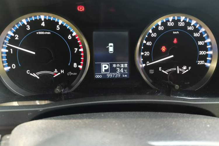 Used Toyota Highlander 2021 2.0T Two-Wheel Drive Elite Edition 5 Seats Odometer Close Up