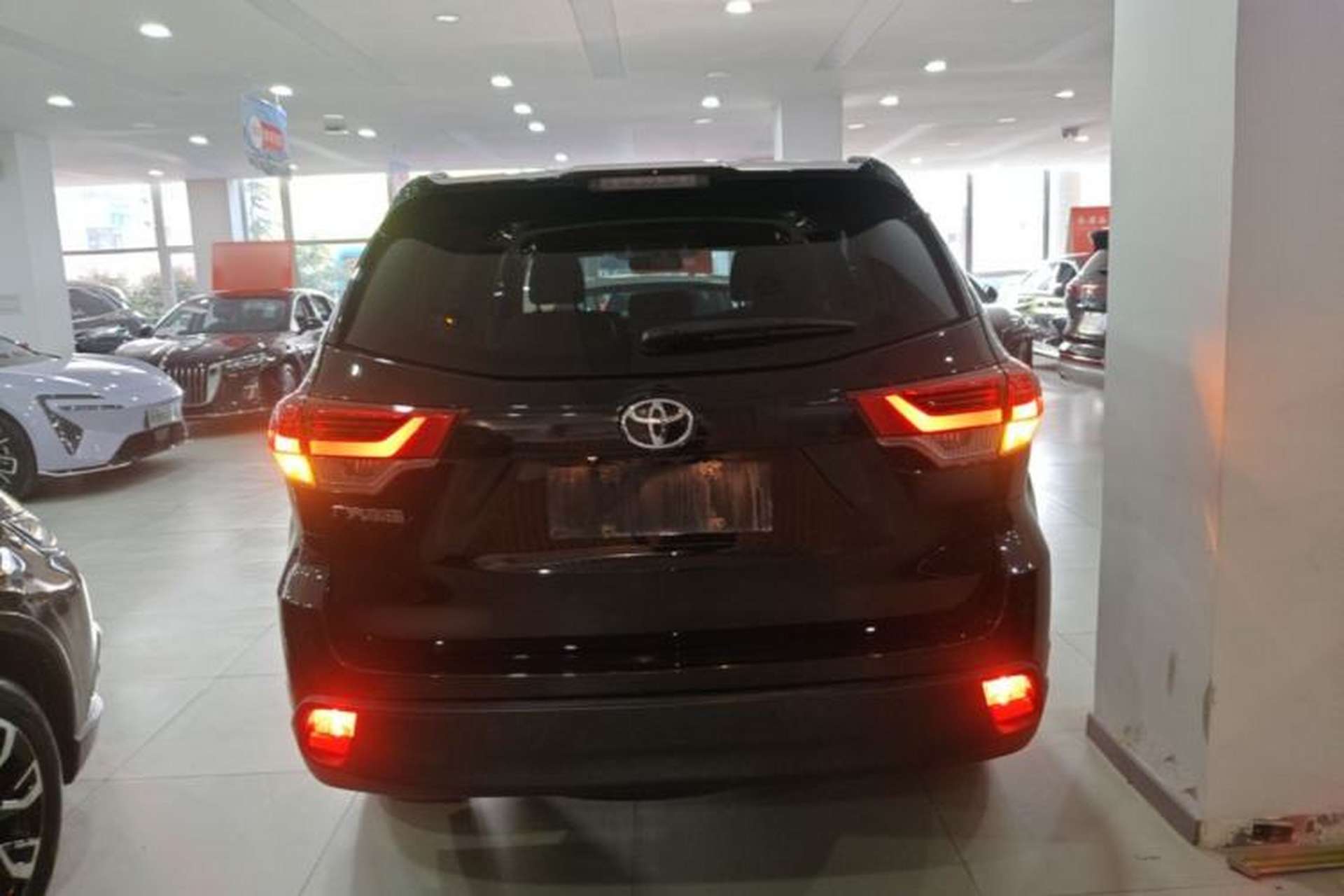 Used Toyota Highlander 2021 2.0T Two-Wheel Drive Elite Edition 5 Seats Rear