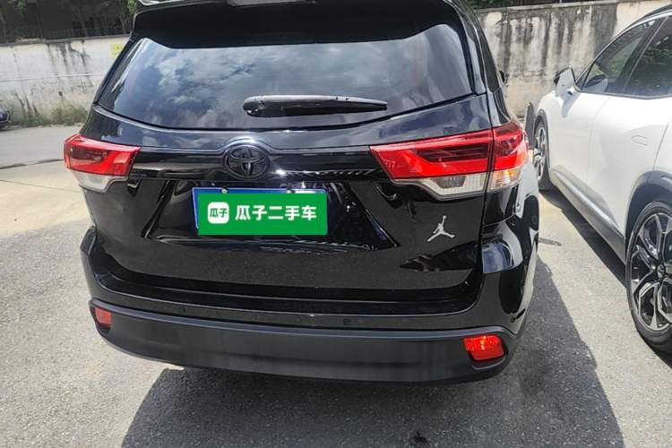Used Toyota Highlander 2021 2.0T Two-Wheel Drive Elite Edition 5 Seats Rear