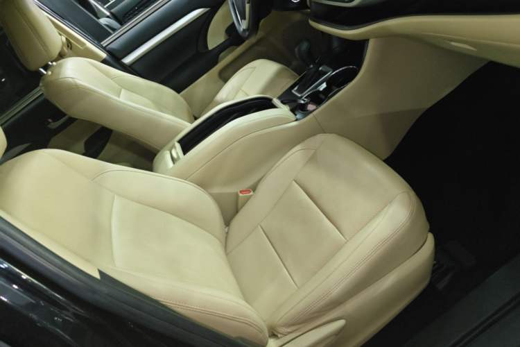 Used Toyota Highlander 2021 2.0T Two-Wheel Drive Elite Edition 5 Seats Right Front Seat
