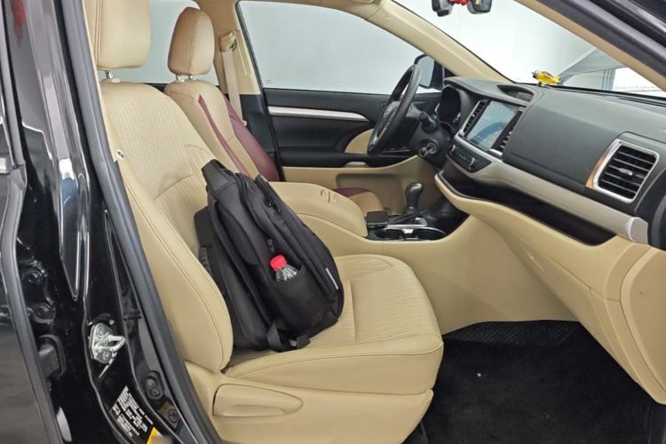 Used Toyota Highlander 2021 2.0T Four-Wheel Drive Elite Edition 7-Seater Right Front Seat