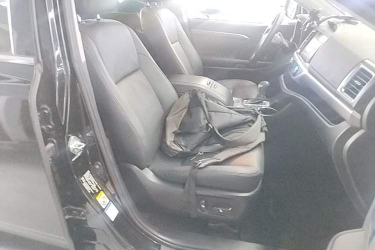 Used Toyota Highlander 2021 2.0T Four-Wheel Drive Prestige Version 7 Seats Right Front Seat