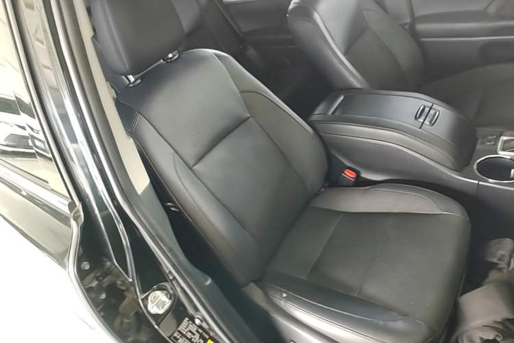 Used Toyota Highlander 2021 2.0T Four-Wheel Drive Luxury Edition 7 Seats Right Front Seat