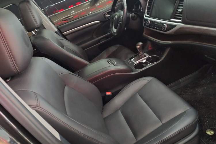 Used Toyota Highlander 2021 2.0T Four-Wheel Drive Prestige Version 7 Seats Right Front Seat
