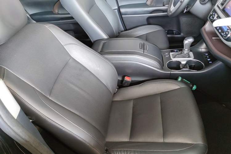 Used Toyota Highlander 2021 2.0T Four-Wheel Drive Luxury Edition 7 Seats Right Front Seat