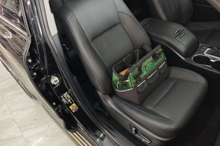 Used Toyota Highlander 2021 2.0T Two-Wheel Drive Luxury Edition 7 Seats Right Front Seat