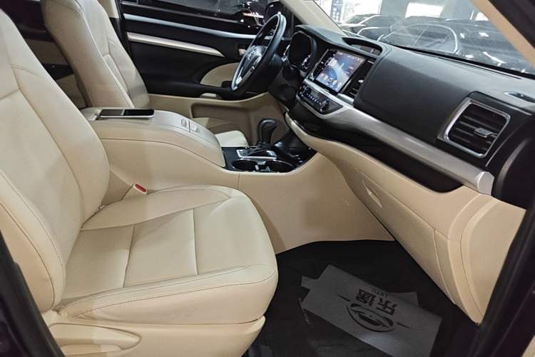 Used Toyota Highlander 2021 2.0T Four-Wheel Drive Elite Edition 7-Seater Right Front Seat