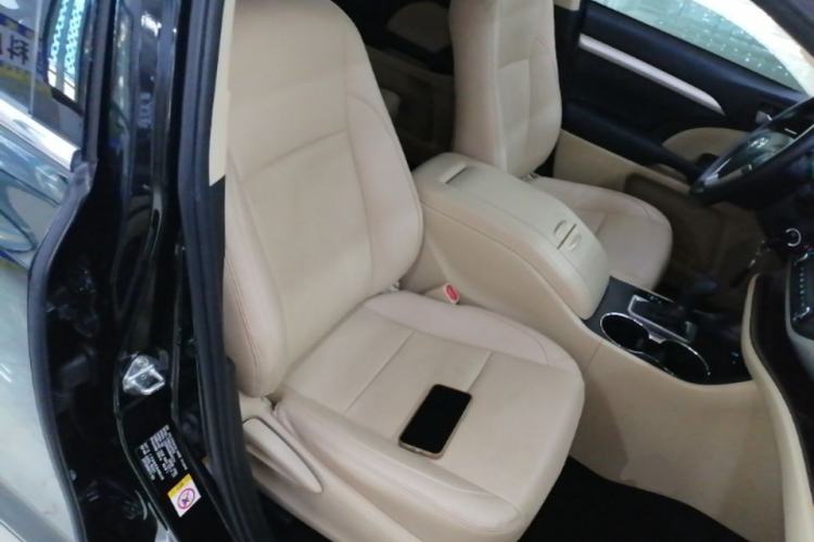 Used Toyota Highlander 2021 2.0T Two-Wheel Drive Elite Edition 5 Seats Right Front Seat