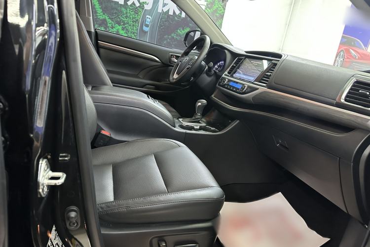 Used Toyota Highlander 2021 2.0T Four-Wheel Drive Prestige Version 7 Seats Right Front Seat