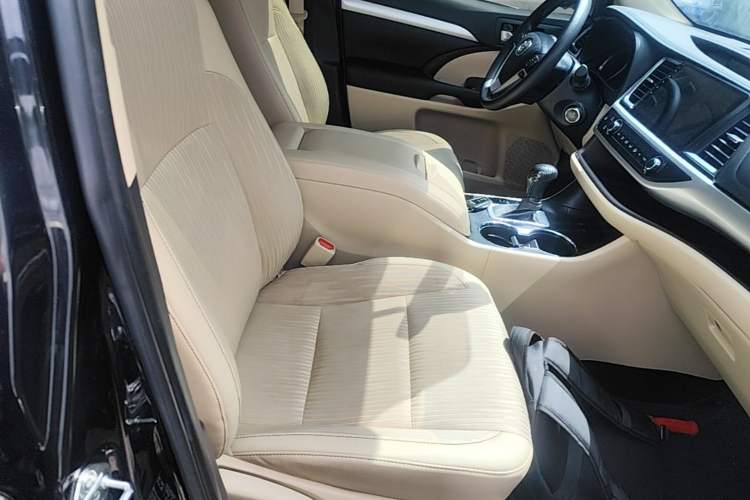 Used Toyota Highlander 2021 2.0T Two-Wheel Drive Elite Edition 5 Seats Right Front Seat