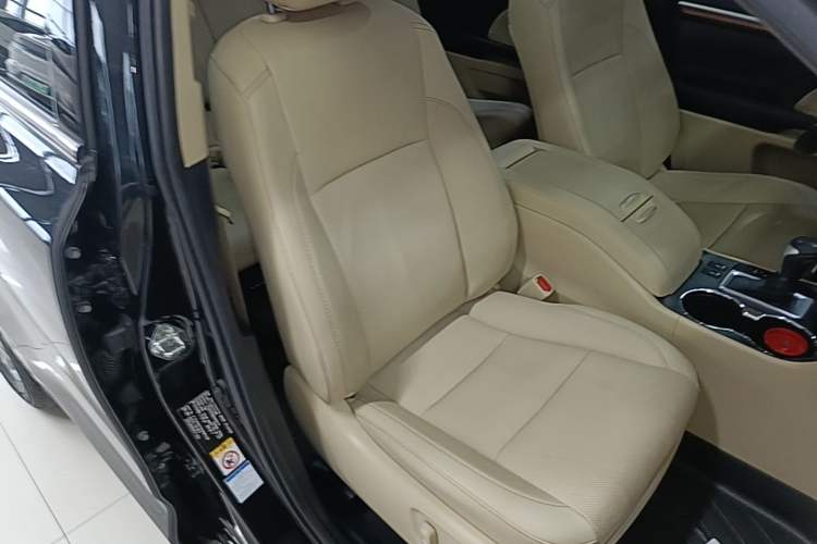Used Toyota Highlander 2021 2.0T Four-Wheel Drive Prestige Version 7 Seats Right Front Seat