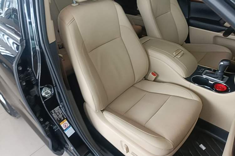 Used Toyota Highlander 2021 2.0T Four-Wheel Drive Prestige Version 7 Seats Right Front Seat