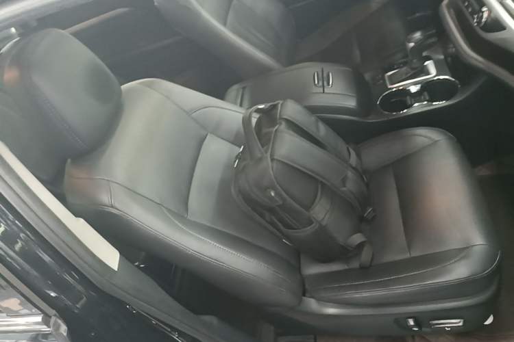Used Toyota Highlander 2021 2.0T Four-Wheel Drive Luxury Edition 7 Seats Right Front Seat