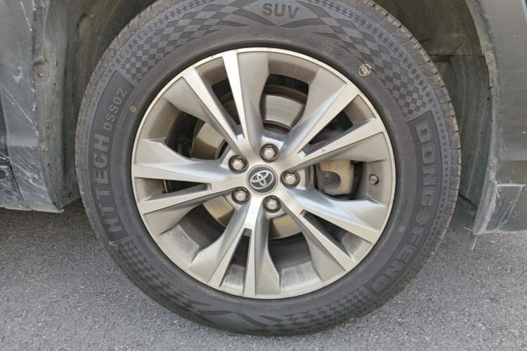 Used Toyota Highlander 2021 2.0T Four-Wheel Drive Elite Edition 7-Seater Right Front Wheel Hub