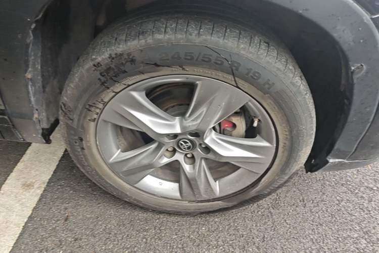Used Toyota Highlander 2021 2.0T Four-Wheel Drive Prestige Version 7 Seats Right Front Wheel Hub