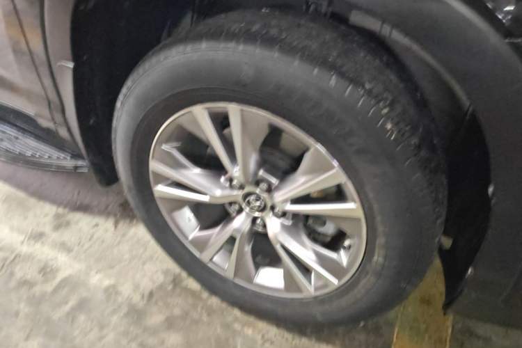 Used Toyota Highlander 2021 2.0T Four-Wheel Drive Elite Edition 7-Seater Right Front Wheel Hub