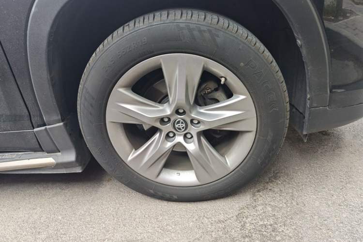 Used Toyota Highlander 2021 2.0T Four-Wheel Drive Luxury Edition 7 Seats Right Front Wheel Hub