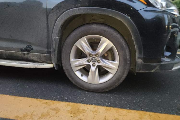 Used Toyota Highlander 2021 2.0T Four-Wheel Drive Luxury Edition 7 Seats Right Front Wheel Hub