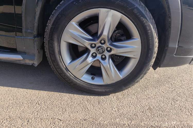 Used Toyota Highlander 2021 2.0T Four-Wheel Drive Luxury Edition 7 Seats Right Front Wheel Hub