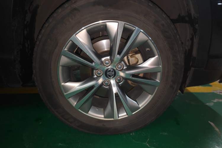 Used Toyota Highlander 2021 2.0T Two-Wheel Drive Elite Edition 5 Seats Right Front Wheel Hub