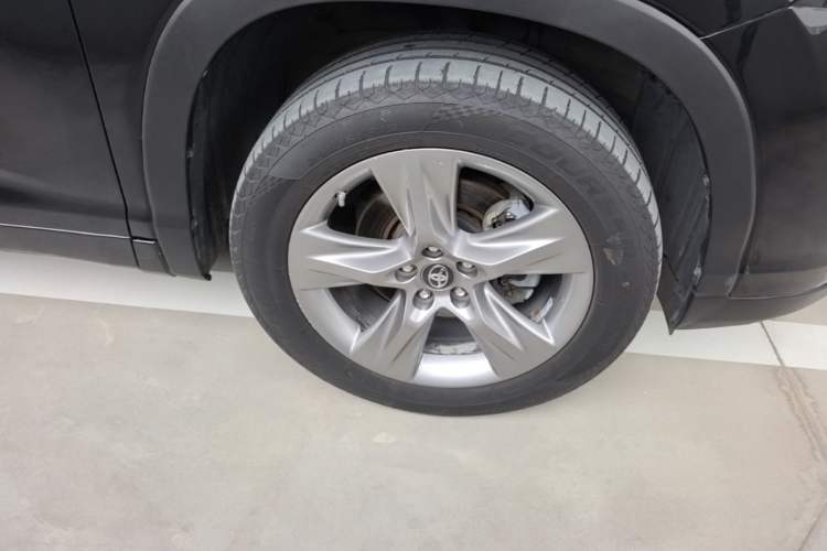 Used Toyota Highlander 2021 2.0T Four-Wheel Drive Luxury Edition 7 Seats Right Front Wheel Hub