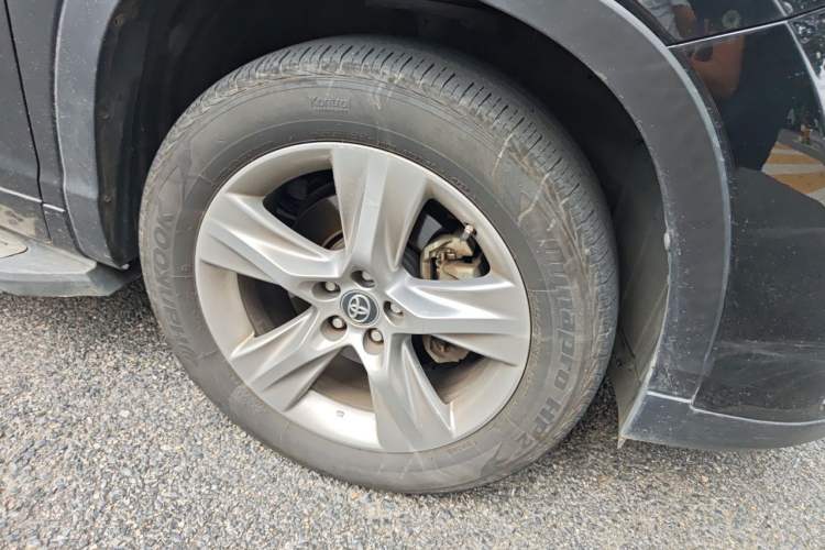 Used Toyota Highlander 2021 2.0T Four-Wheel Drive Luxury Edition 7 Seats Right Front Wheel Hub