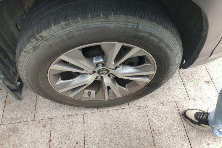 Used Toyota Highlander 2021 2.0T Two-Wheel Drive Elite Version 7-Seater Right Front Wheel Hub