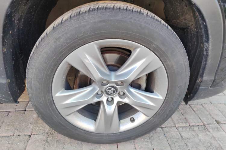 Used Toyota Highlander 2021 2.0T Four-Wheel Drive Luxury Edition 7 Seats Right Front Wheel Hub