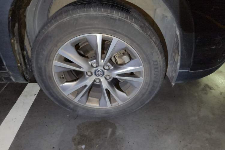 Used Toyota Highlander 2021 2.0T Two-Wheel Drive Elite Version 7-Seater Right Front Wheel Hub