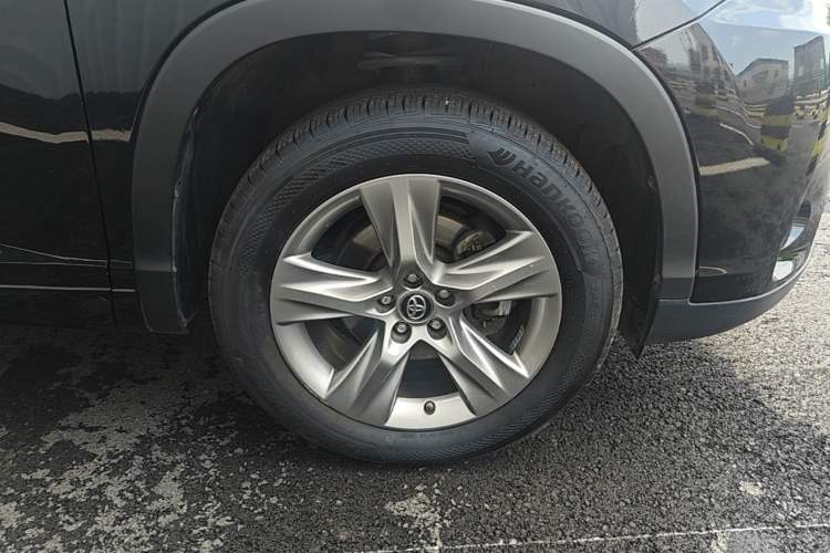 Used Toyota Highlander 2021 2.0T Four-Wheel Drive Luxury Edition 7 Seats Right Front Wheel Hub